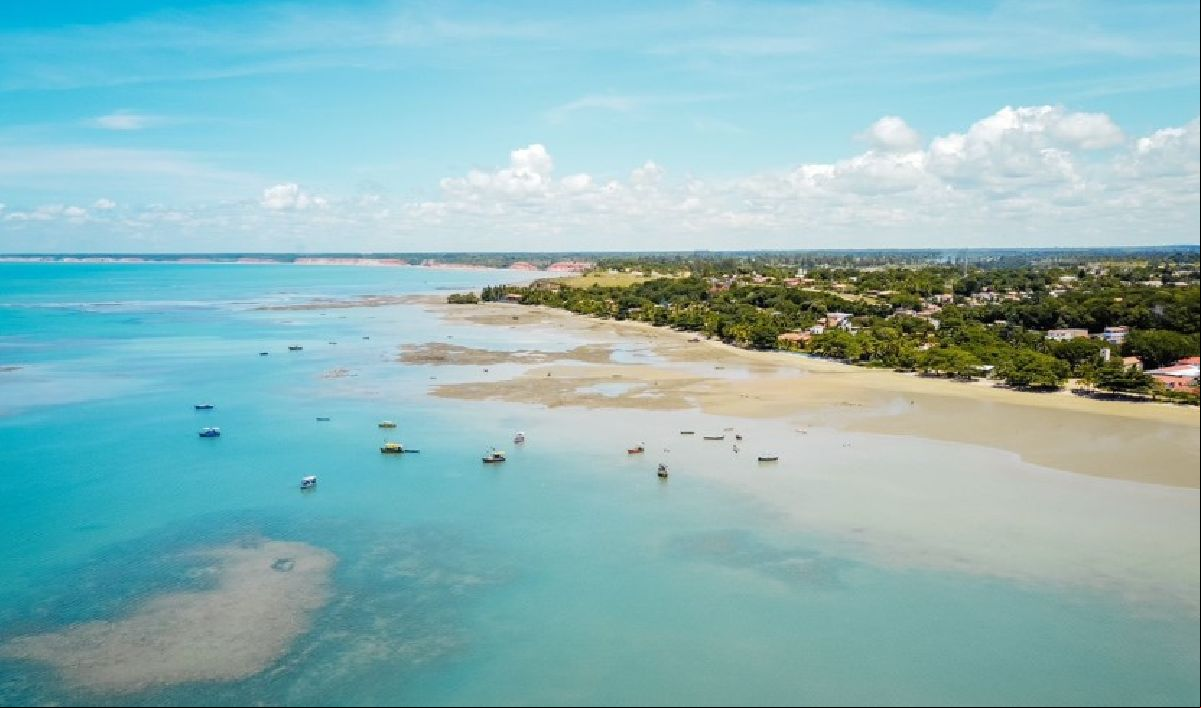 Férias o ano inteiro na Bahia: Descubra a Costa das Baleias